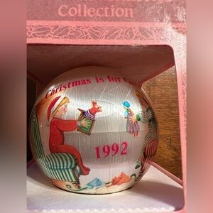 VINTAGE CHRISTMAS MEMORIES COLLECTION 1992 CHRISTMAS BULB IN BOX